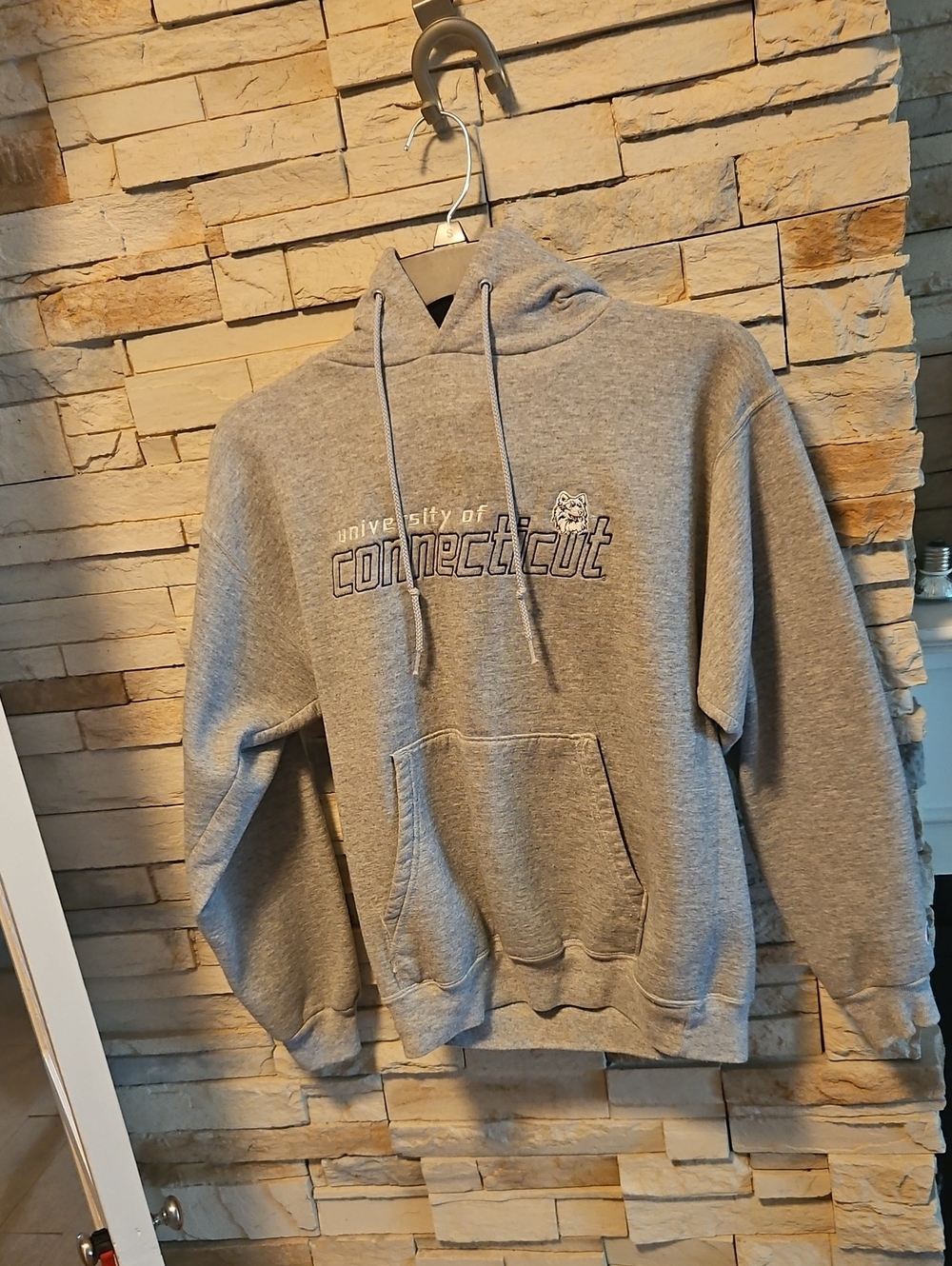 Champion Gray University of Connecticut Hooded Sweatshirt w/previous Johnathan .